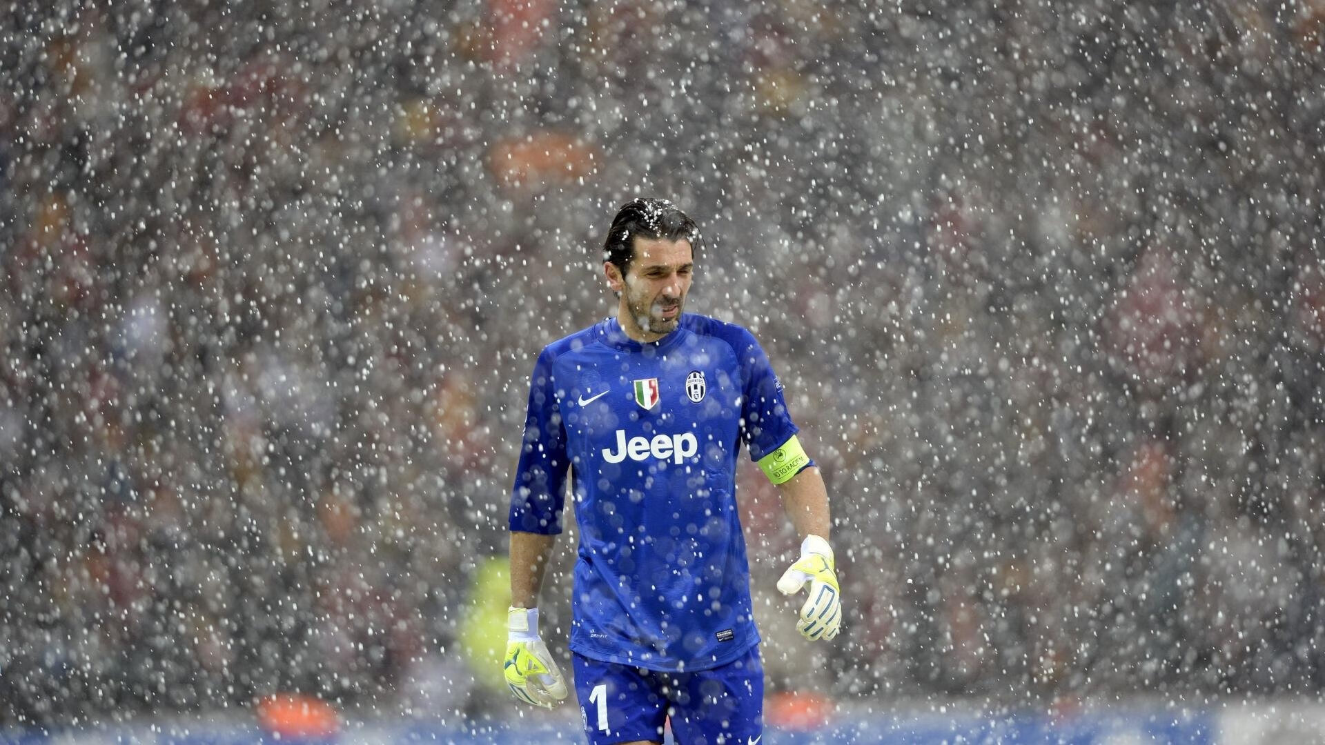 _场馆内外：运动员的日常训练与休闲时刻_，运动员训练场景