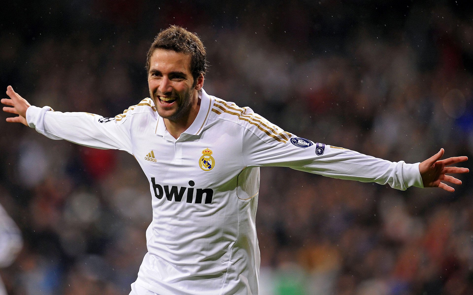 皇马快速反击与防守反击结合，战术多样化逐步溶解对手，皇马防反视频