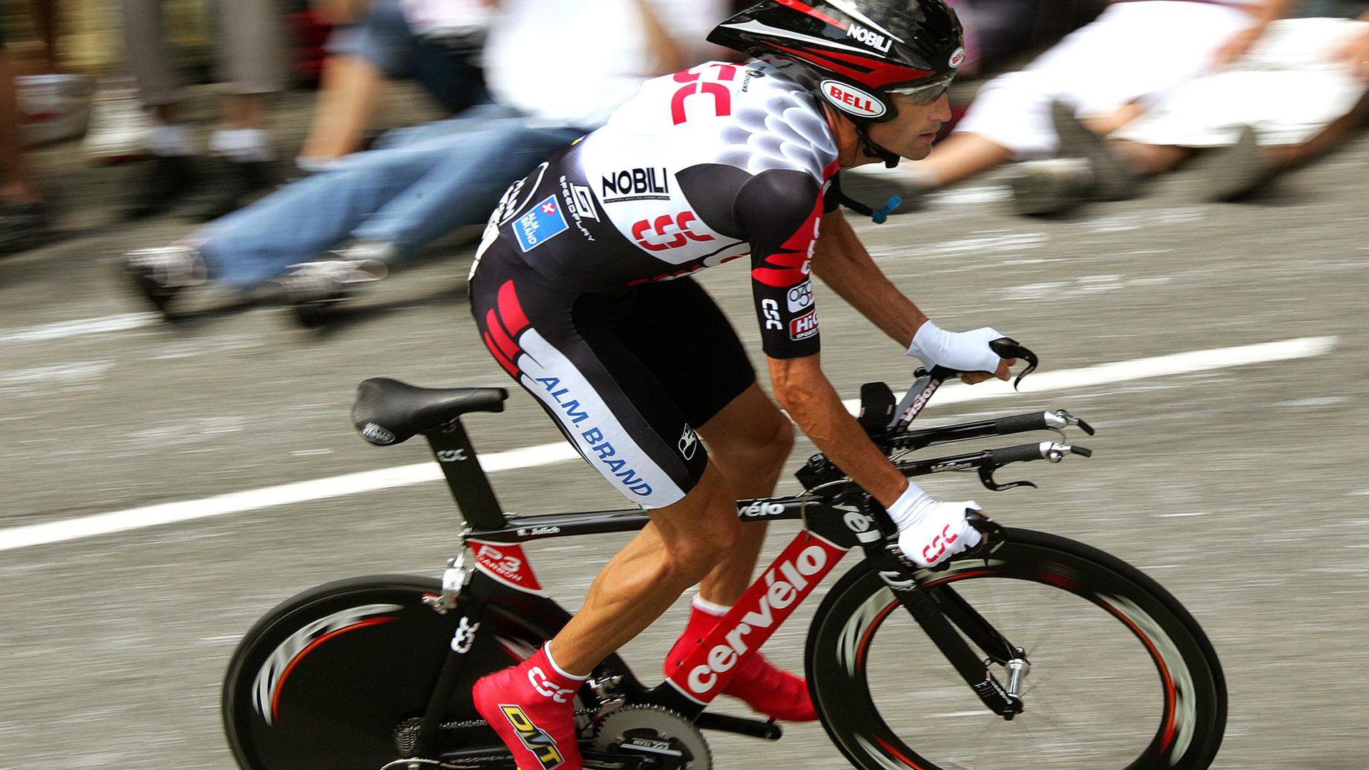 赛场内外的战友情谊，战场上的友情